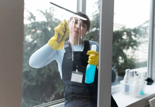 Nettoyage de vitres intérieures et extérieures à Touvérac